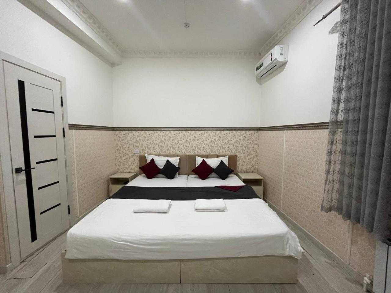 Fenix Hotel Tashkent Esterno foto