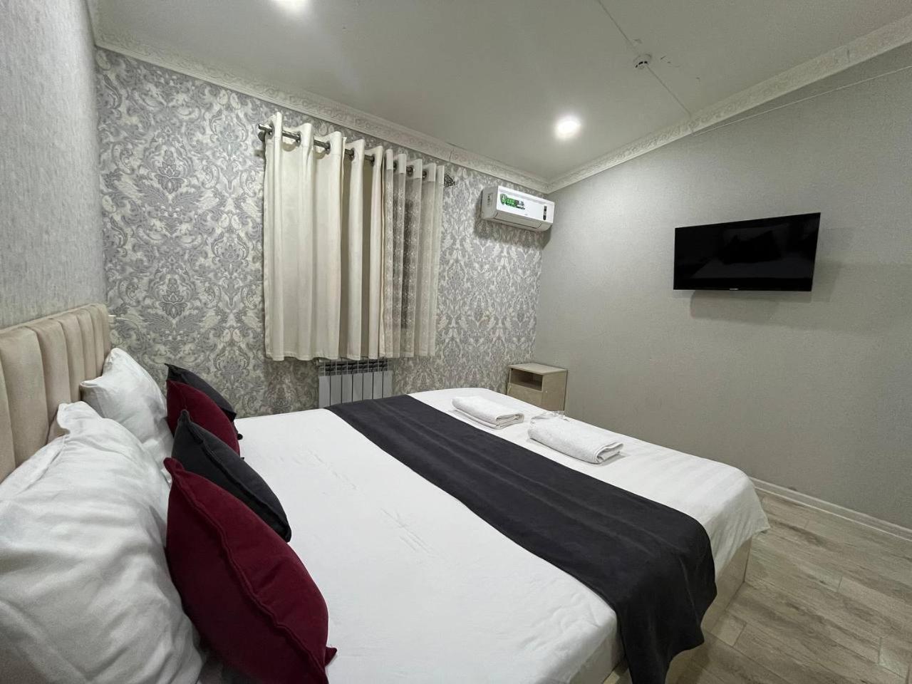 Fenix Hotel Tashkent Esterno foto