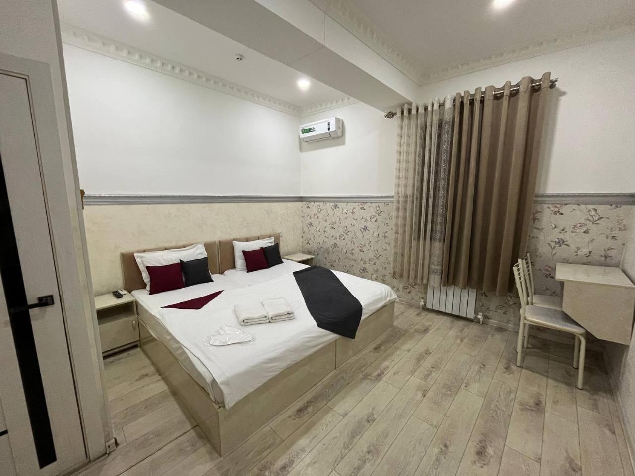 Fenix Hotel Tashkent Esterno foto