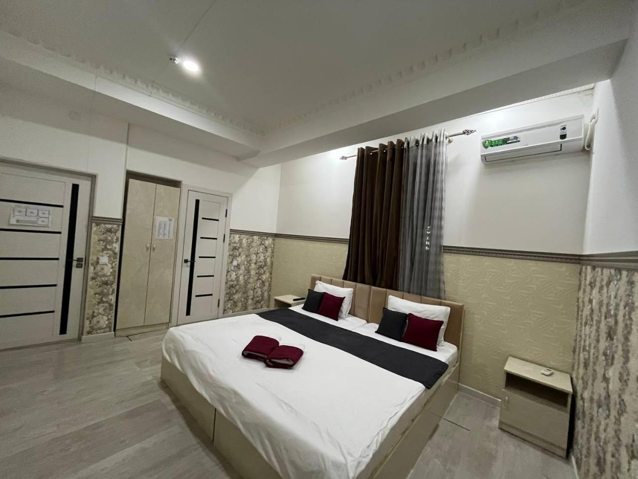 Fenix Hotel Tashkent Esterno foto