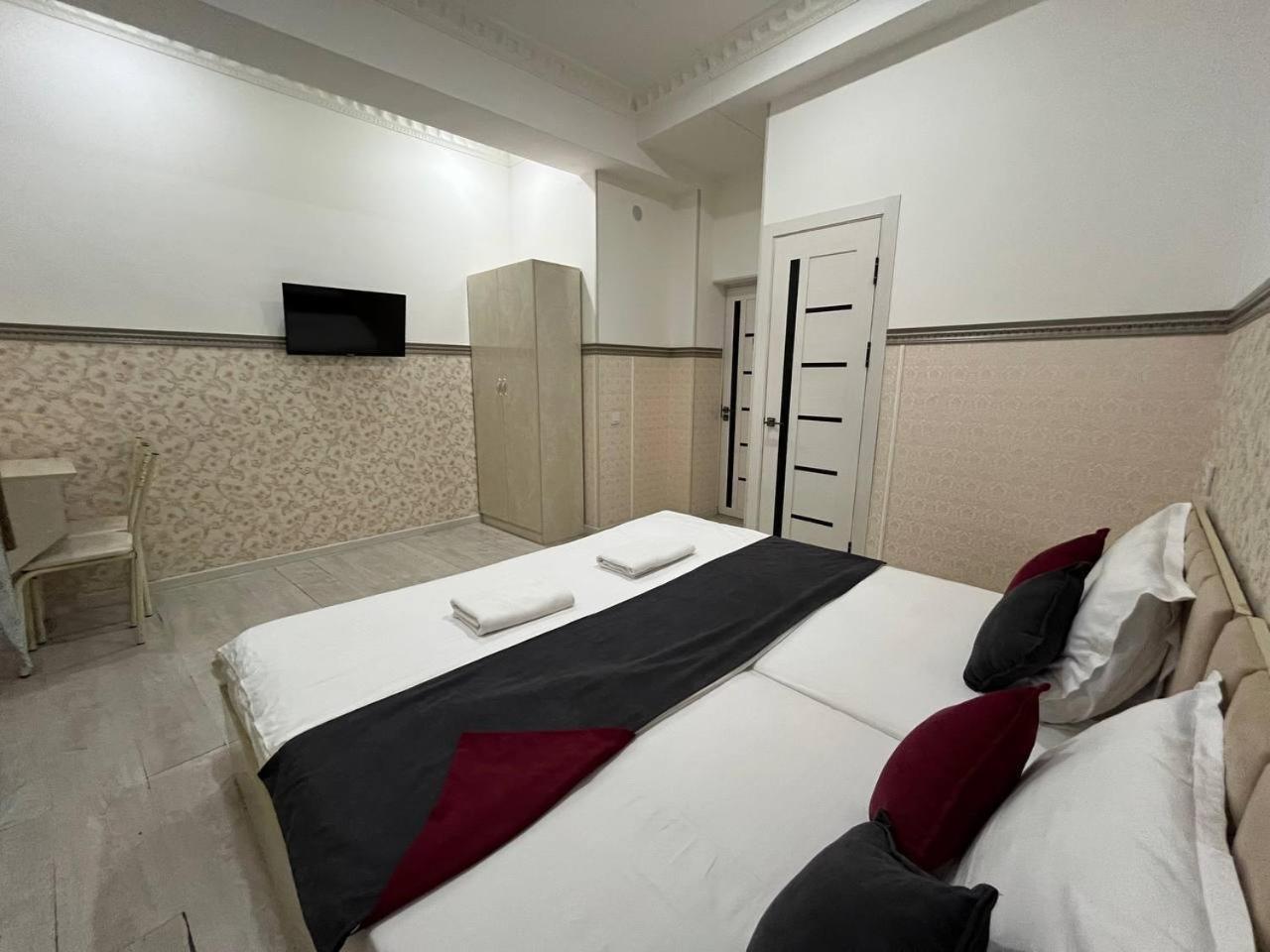 Fenix Hotel Tashkent Esterno foto