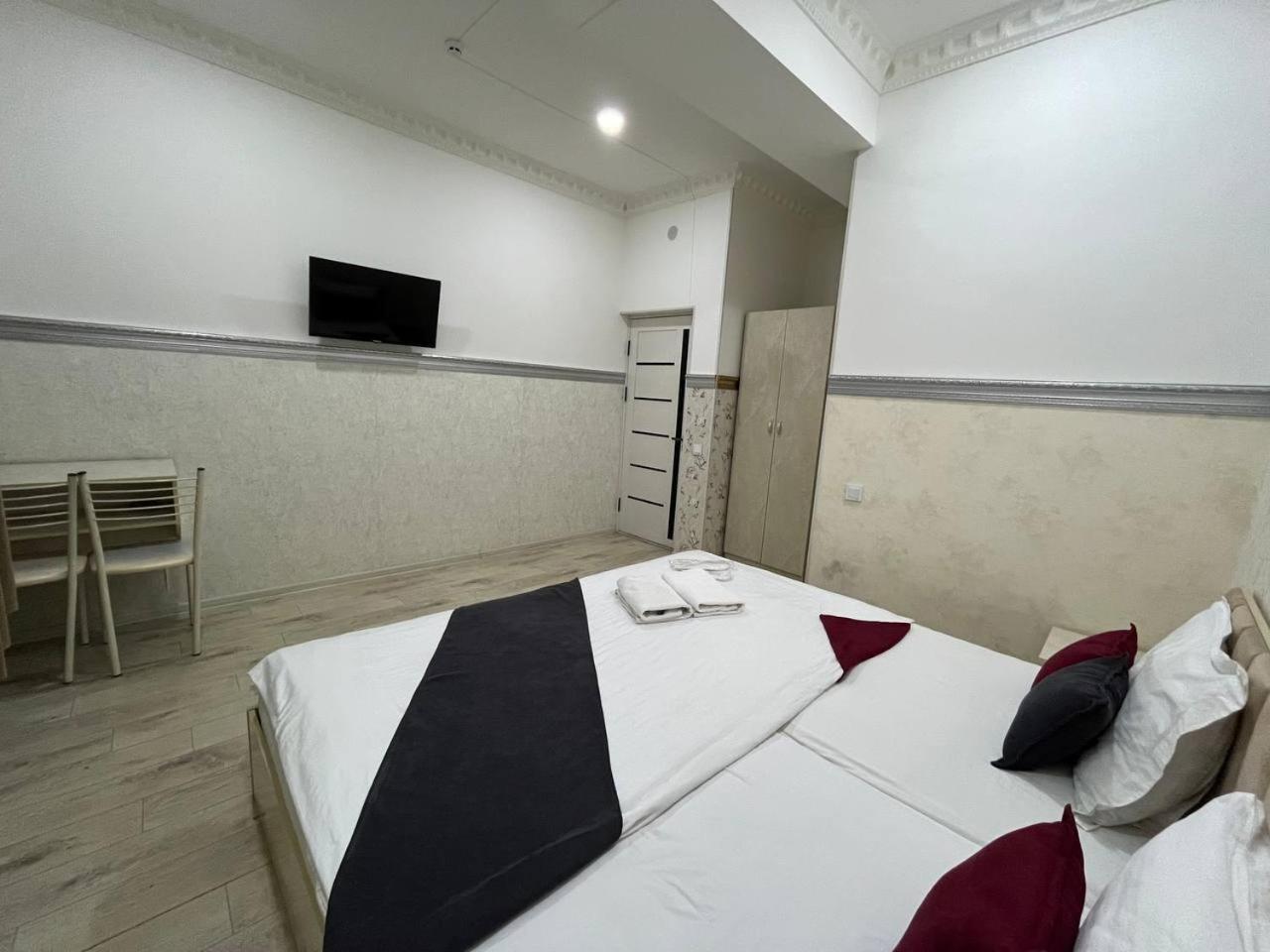 Fenix Hotel Tashkent Esterno foto