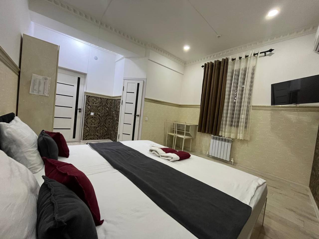 Fenix Hotel Tashkent Esterno foto